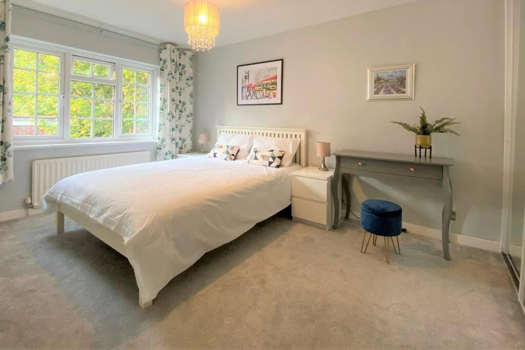 Appartement Redhill Town Centre 3 Bed House Near Gatwick Airport, Easy Commute To London Extérieur photo