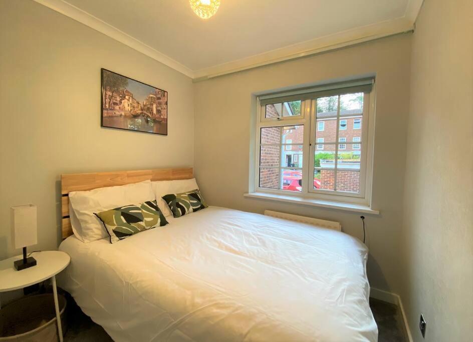 Appartement Redhill Town Centre 3 Bed House Near Gatwick Airport, Easy Commute To London Extérieur photo