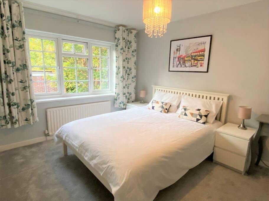 Appartement Redhill Town Centre 3 Bed House Near Gatwick Airport, Easy Commute To London Extérieur photo