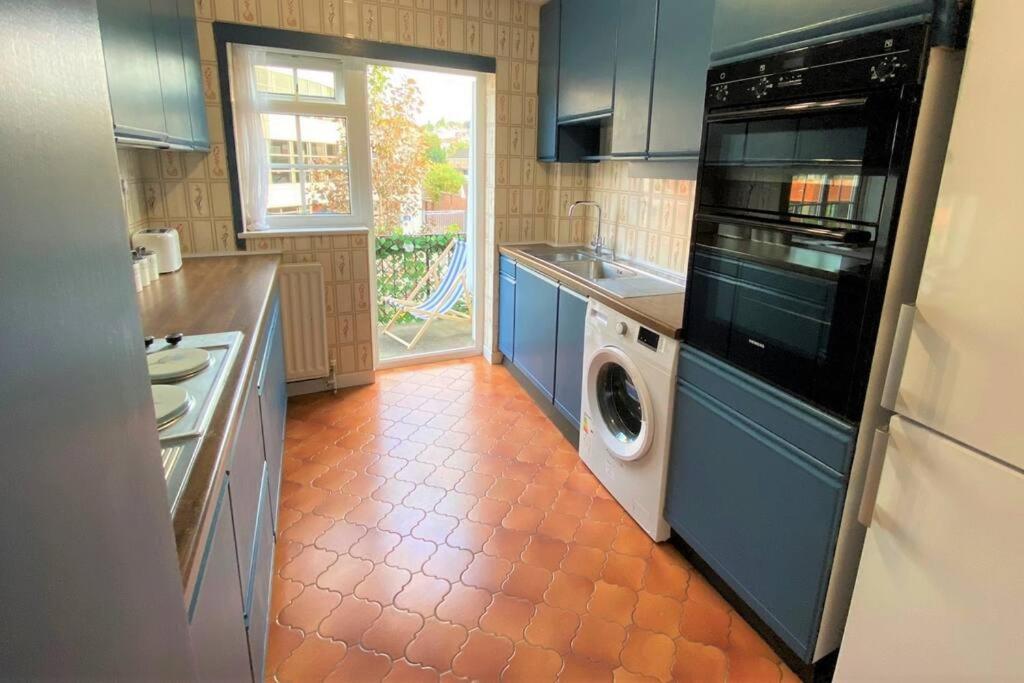 Appartement Redhill Town Centre 3 Bed House Near Gatwick Airport, Easy Commute To London Extérieur photo